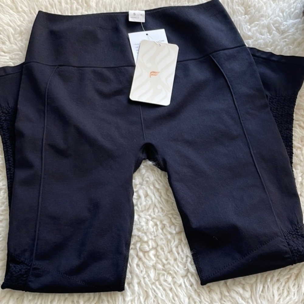 Fabletics Sync High-waisted Perforated Size 7/8 Small Leggings (Bin- B)